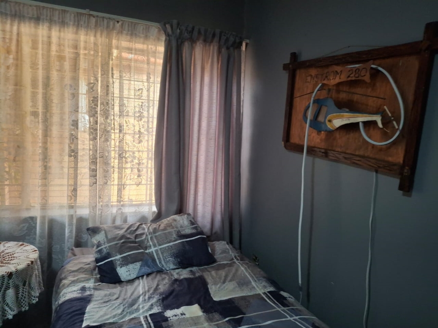 4 Bedroom Property for Sale in Loumarina A H Gauteng