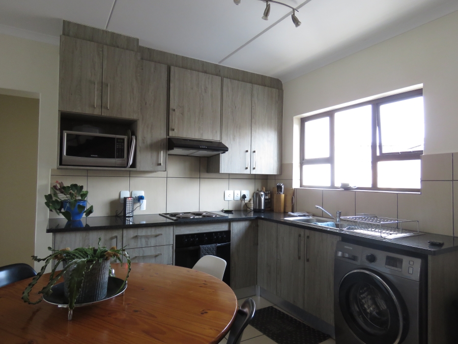 To Let 3 Bedroom Property for Rent in Barbeque Downs Gauteng