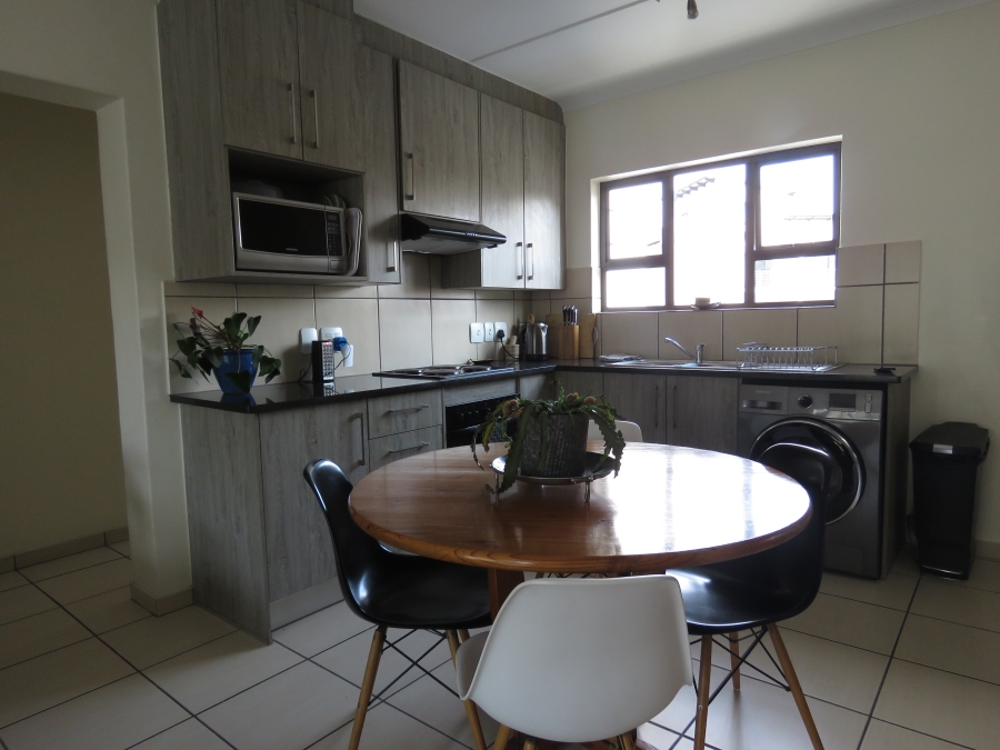 To Let 3 Bedroom Property for Rent in Barbeque Downs Gauteng