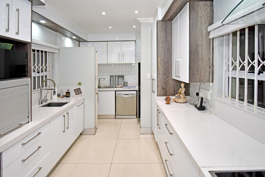 4 Bedroom Property for Sale in Beverley Gardens Gauteng