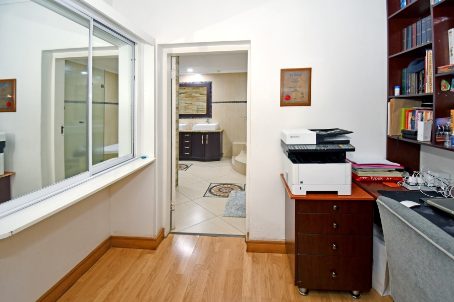 4 Bedroom Property for Sale in Beverley Gardens Gauteng