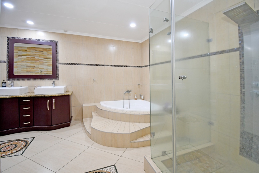 4 Bedroom Property for Sale in Beverley Gardens Gauteng