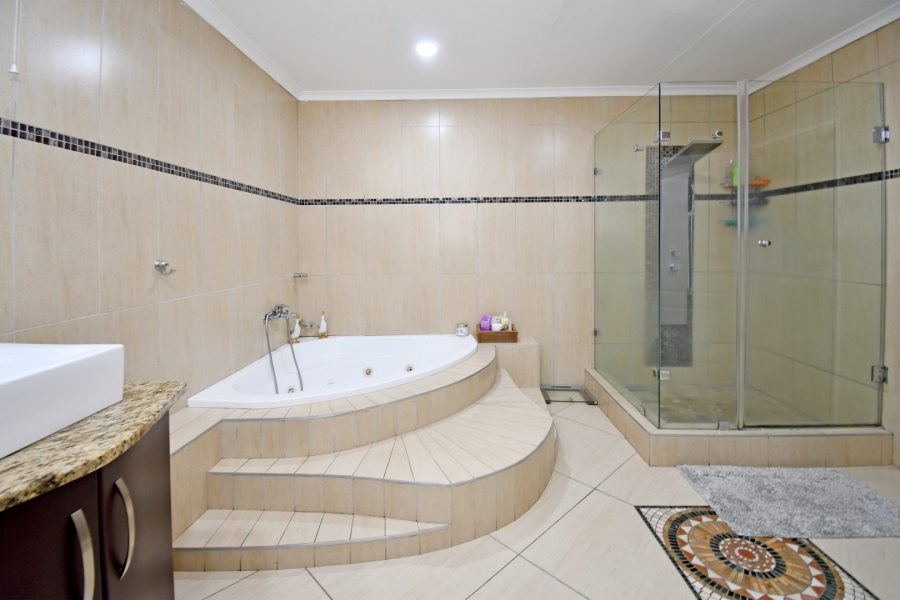 4 Bedroom Property for Sale in Beverley Gardens Gauteng