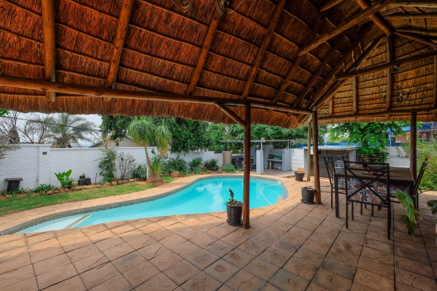 6 Bedroom Property for Sale in Weltevreden Park Gauteng