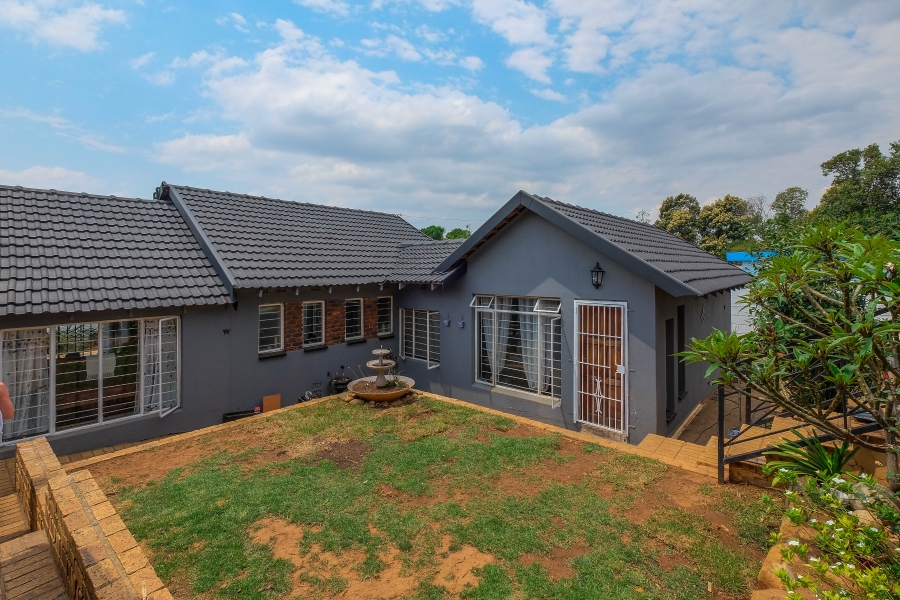 6 Bedroom Property for Sale in Weltevreden Park Gauteng