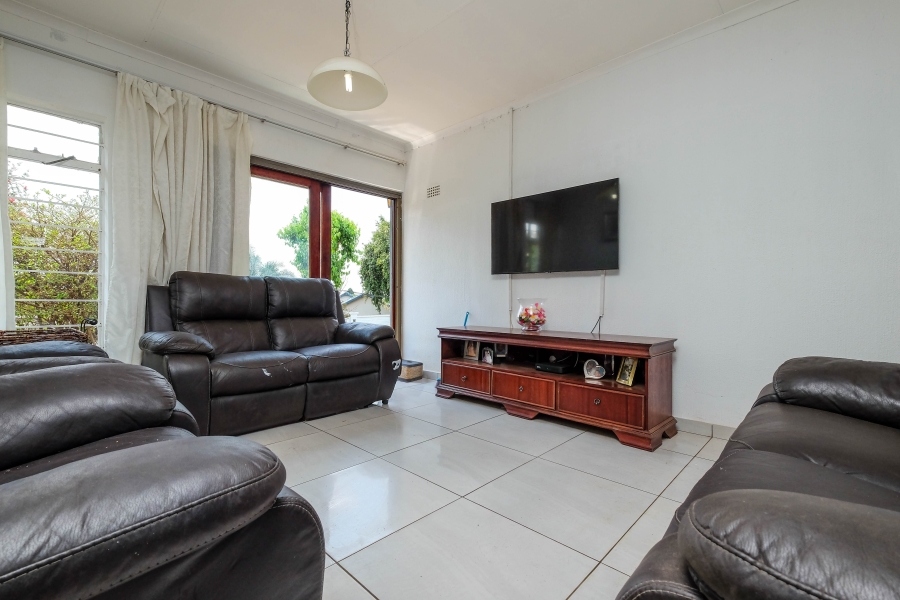 6 Bedroom Property for Sale in Weltevreden Park Gauteng