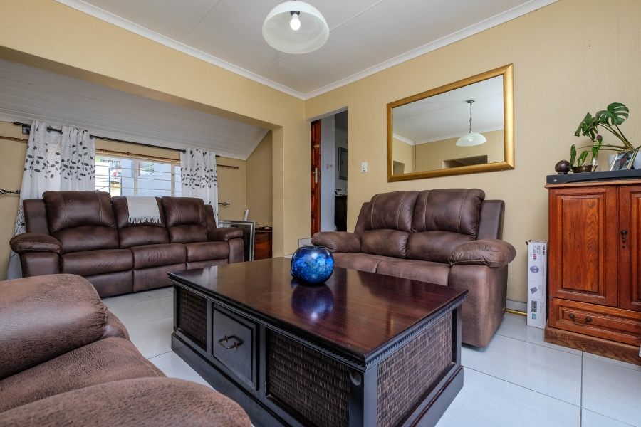 6 Bedroom Property for Sale in Weltevreden Park Gauteng