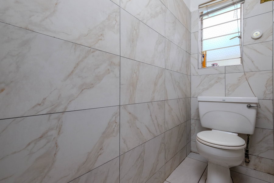 6 Bedroom Property for Sale in Weltevreden Park Gauteng