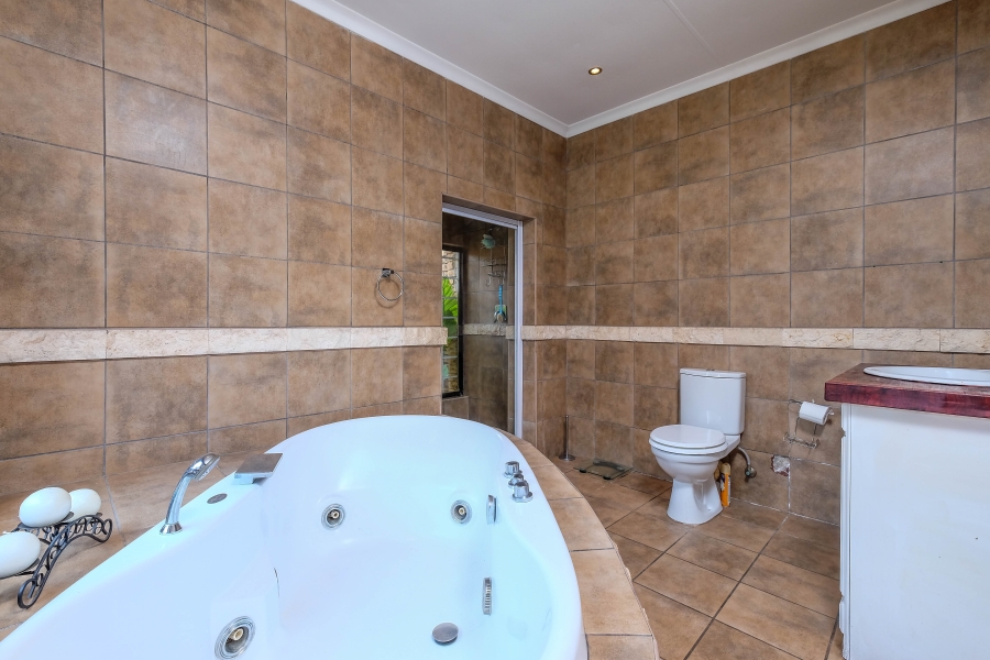 6 Bedroom Property for Sale in Weltevreden Park Gauteng