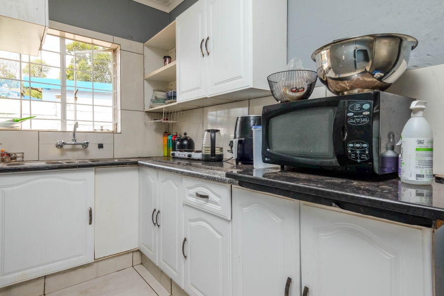 6 Bedroom Property for Sale in Weltevreden Park Gauteng