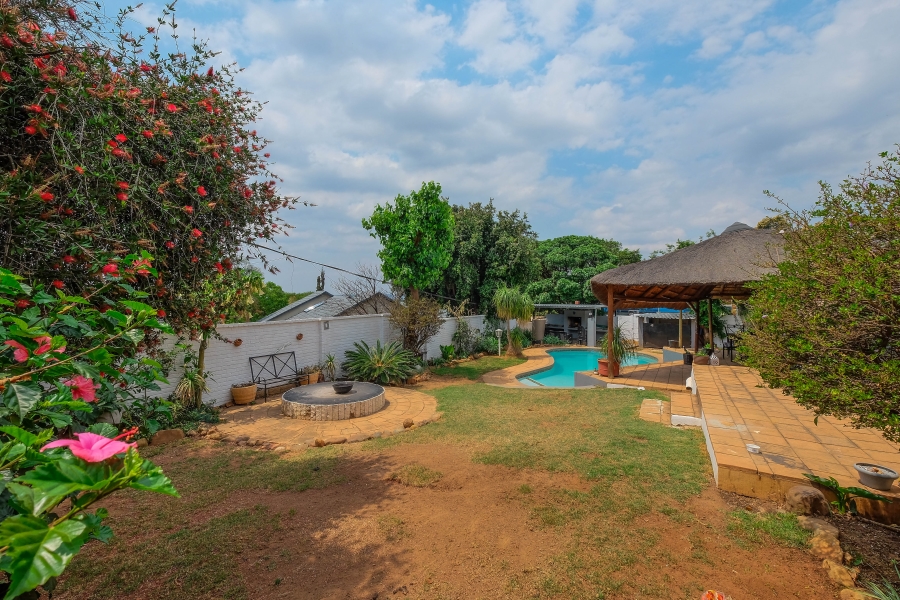 6 Bedroom Property for Sale in Weltevreden Park Gauteng