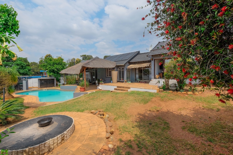 6 Bedroom Property for Sale in Weltevreden Park Gauteng