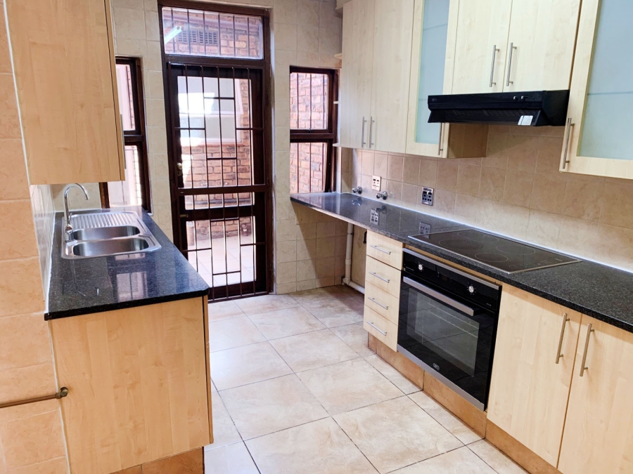 3 Bedroom Property for Sale in Atholl Gauteng