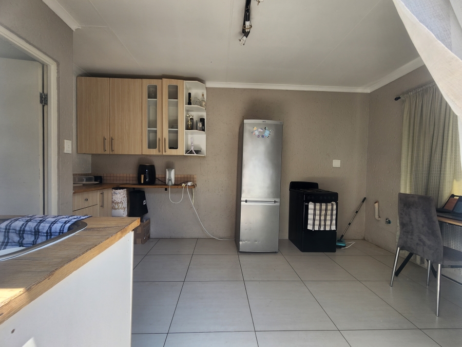 To Let 1 Bedroom Property for Rent in Douglasdale Gauteng
