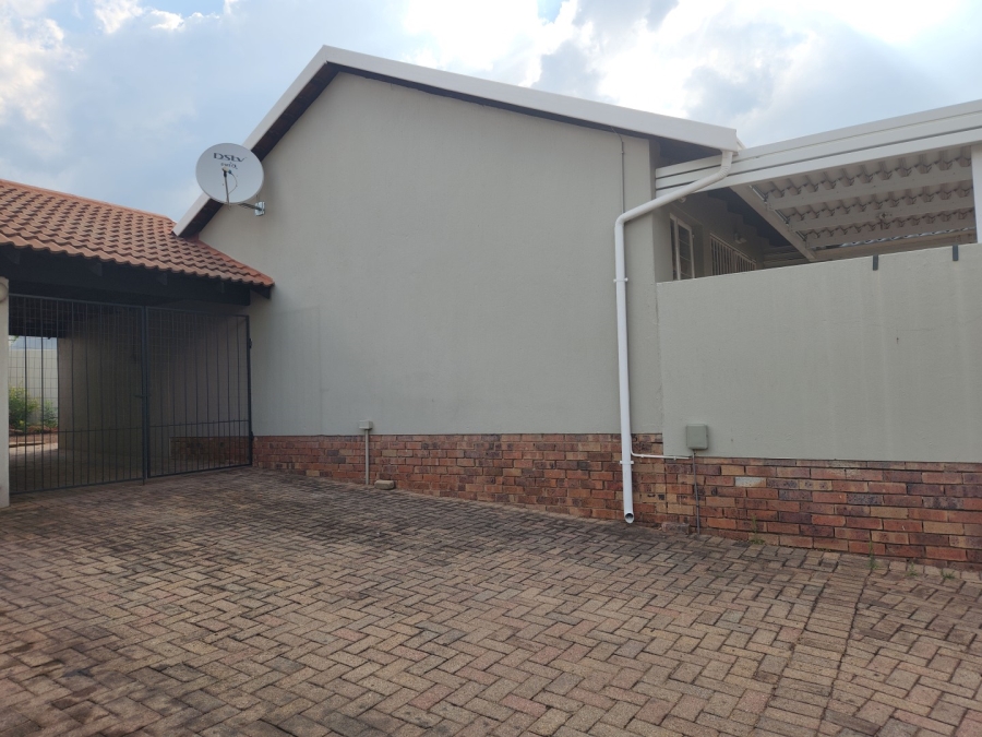 2 Bedroom Property for Sale in Sundowner Gauteng
