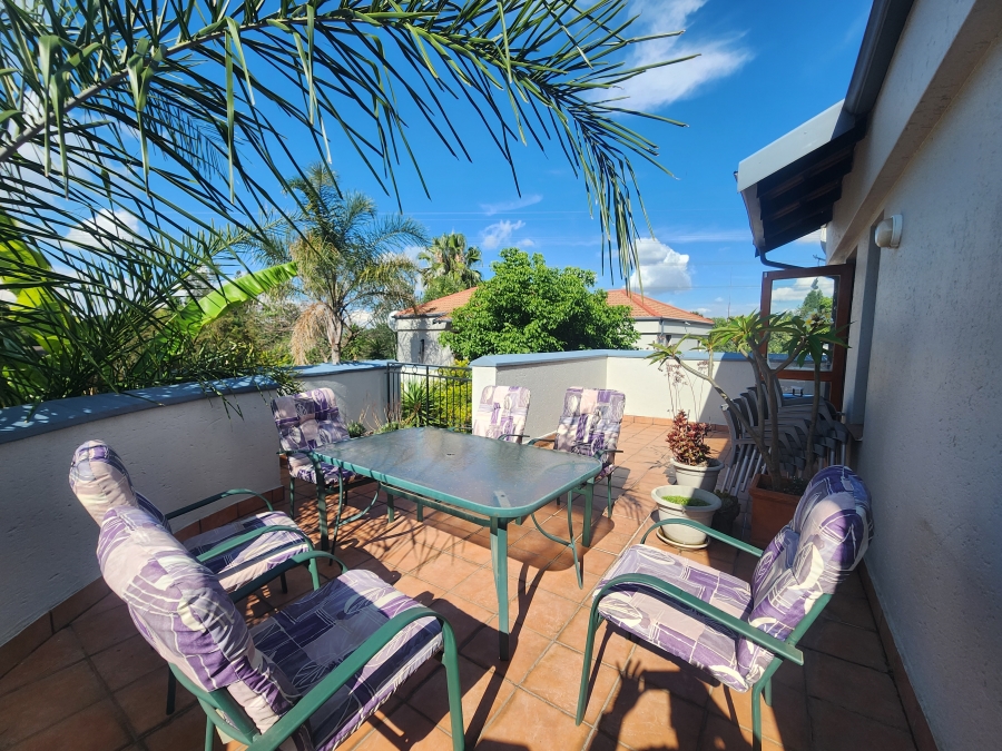 2 Bedroom Property for Sale in Lonehill Gauteng