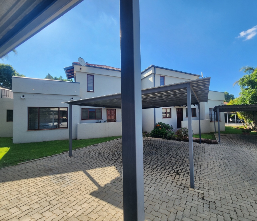 2 Bedroom Property for Sale in Lonehill Gauteng