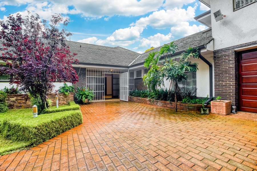 4 Bedroom Property for Sale in Waverley Gauteng