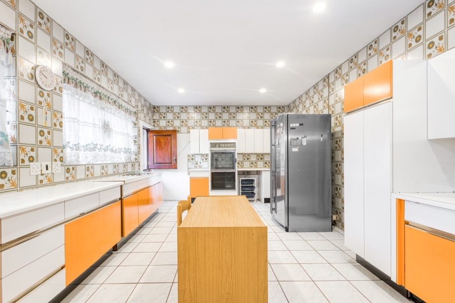 4 Bedroom Property for Sale in Waverley Gauteng