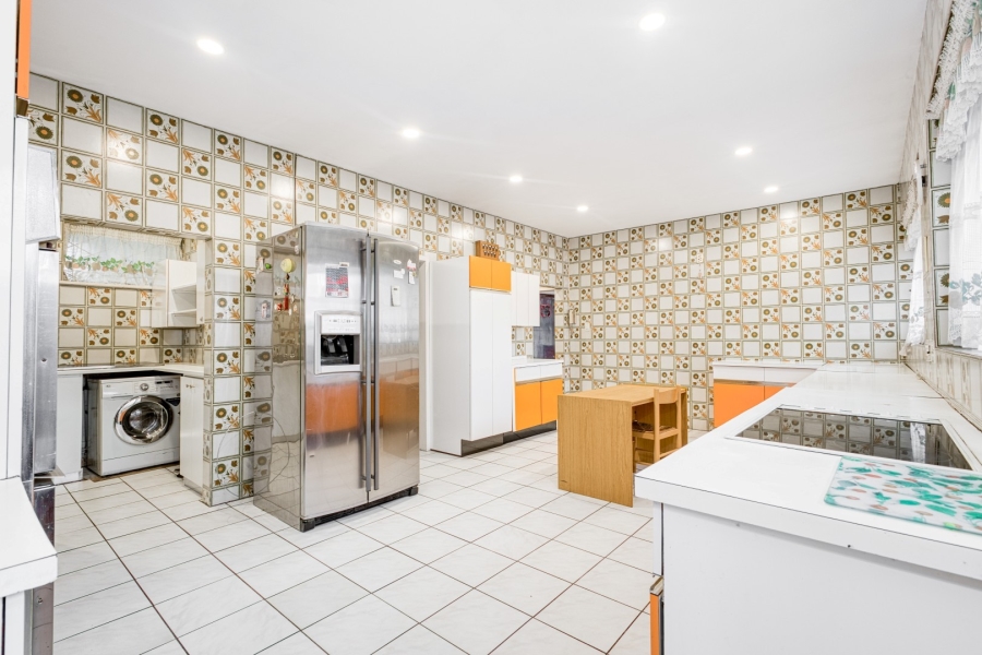 4 Bedroom Property for Sale in Waverley Gauteng