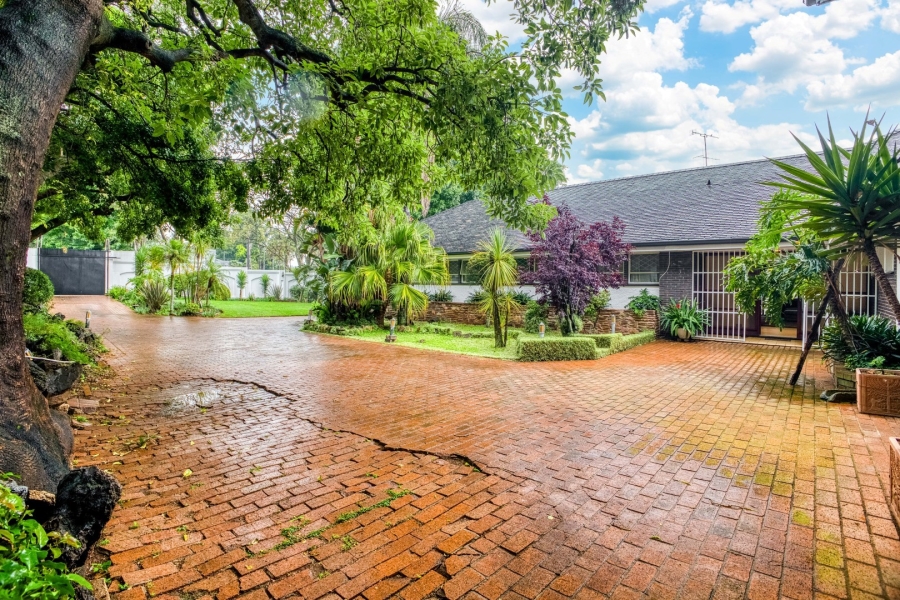 4 Bedroom Property for Sale in Waverley Gauteng