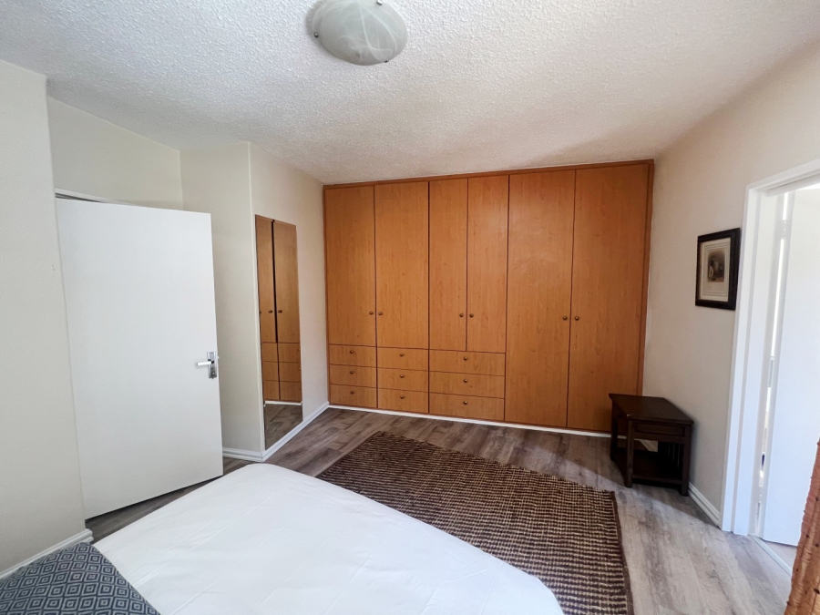 To Let 2 Bedroom Property for Rent in Sandhurst Gauteng