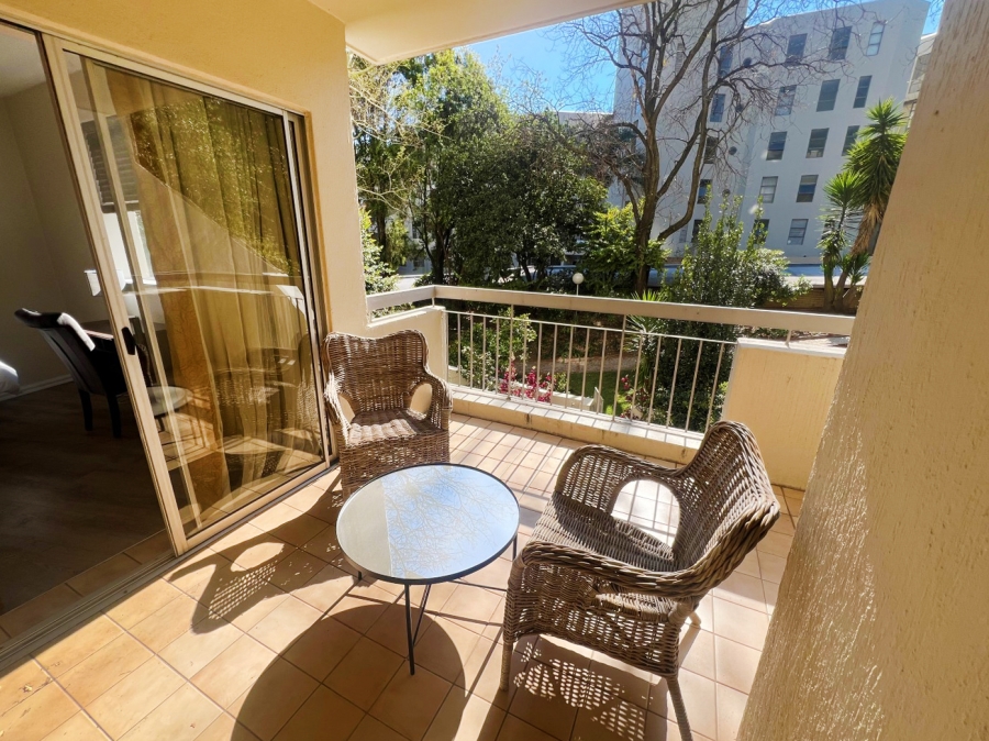 To Let 2 Bedroom Property for Rent in Sandhurst Gauteng