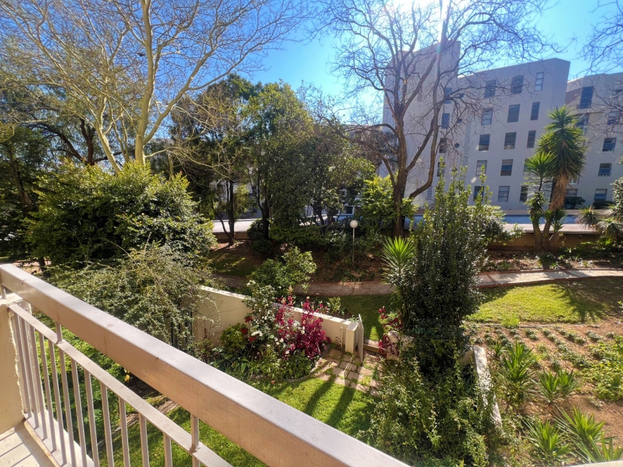 To Let 2 Bedroom Property for Rent in Sandhurst Gauteng