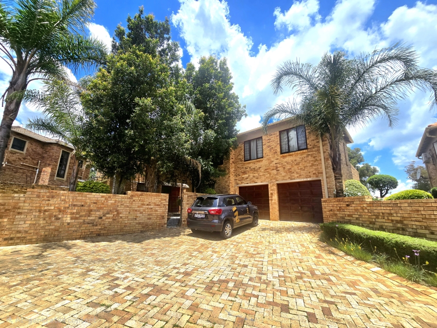 4 Bedroom Property for Sale in Kyalami Hills Gauteng