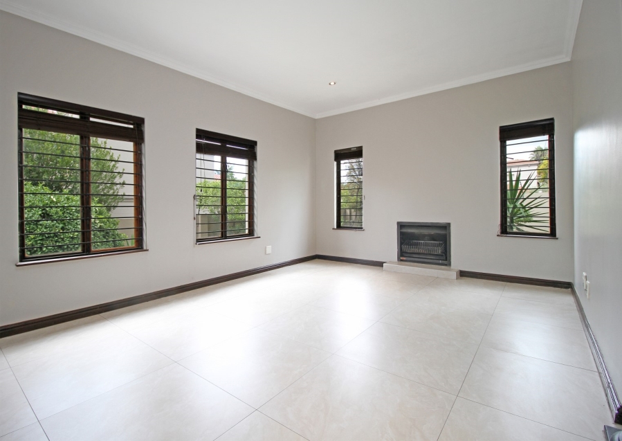 To Let 4 Bedroom Property for Rent in Beverley Gauteng