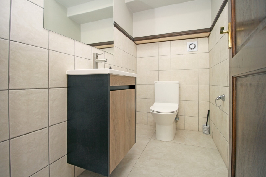 To Let 4 Bedroom Property for Rent in Beverley Gauteng