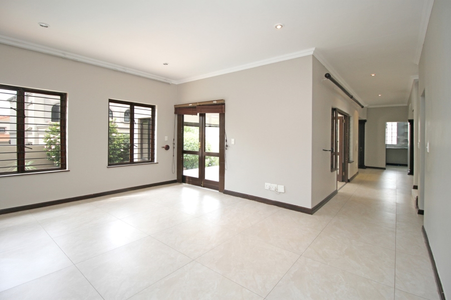 To Let 4 Bedroom Property for Rent in Beverley Gauteng