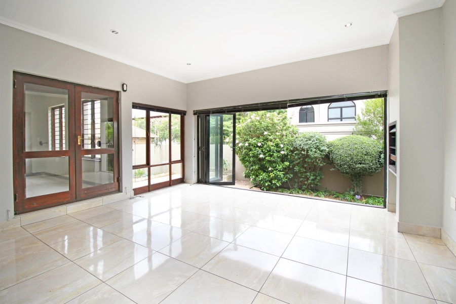 To Let 4 Bedroom Property for Rent in Beverley Gauteng