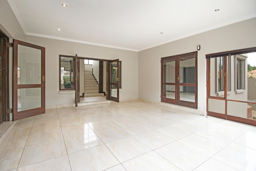 To Let 4 Bedroom Property for Rent in Beverley Gauteng