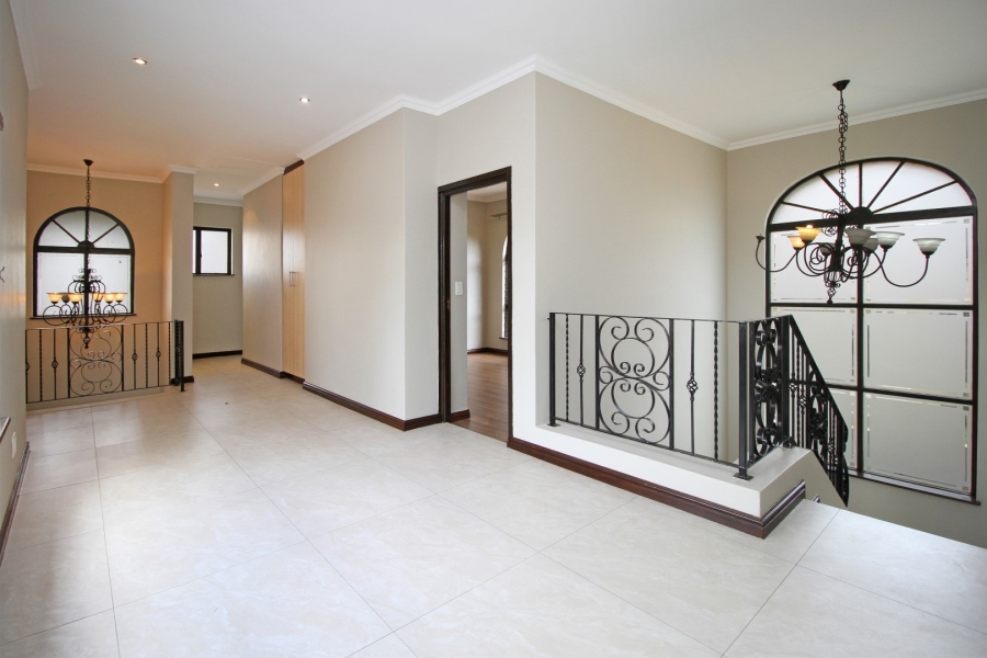 To Let 4 Bedroom Property for Rent in Beverley Gauteng