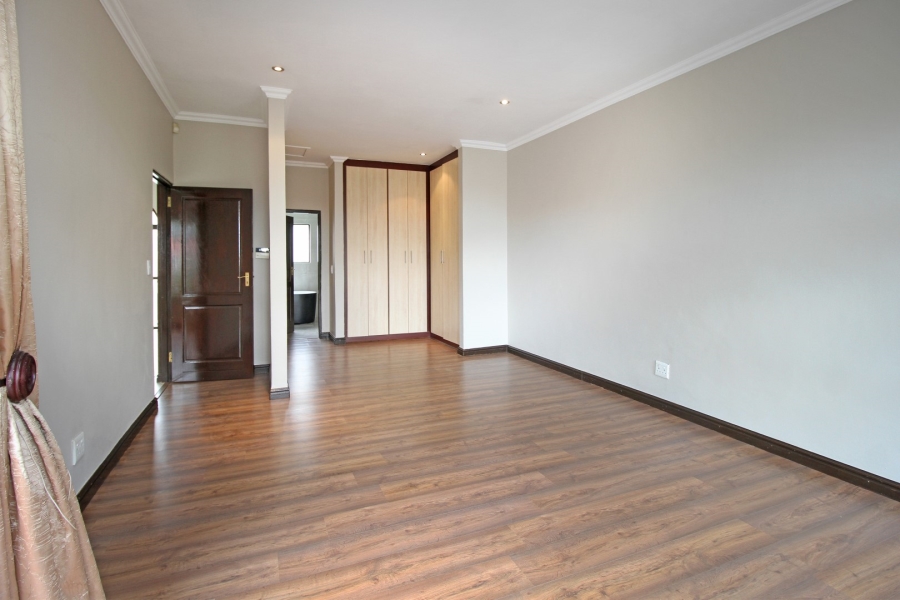 To Let 4 Bedroom Property for Rent in Beverley Gauteng