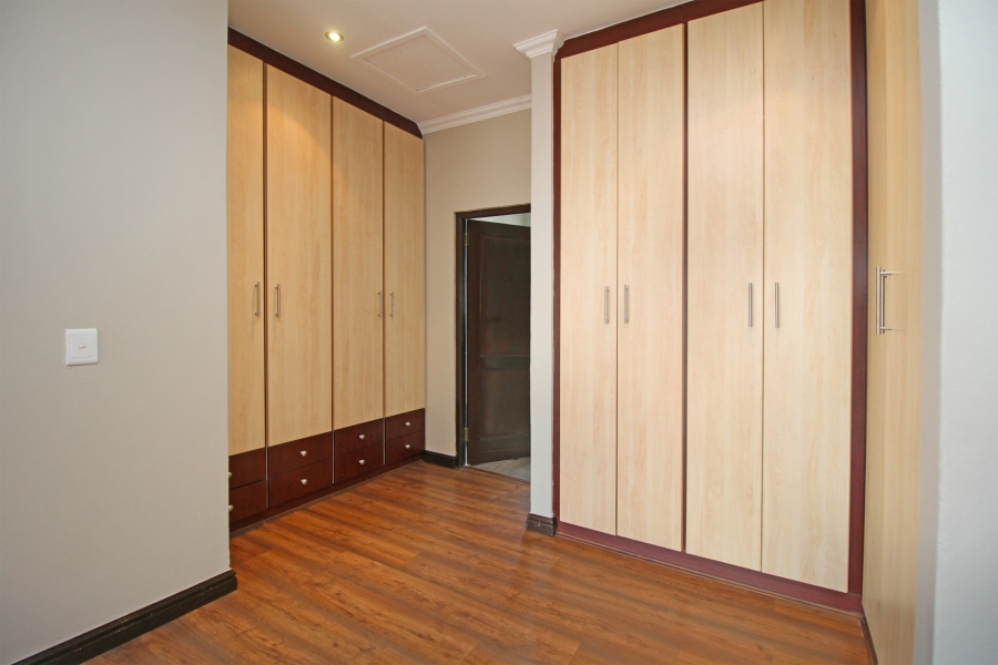 To Let 4 Bedroom Property for Rent in Beverley Gauteng