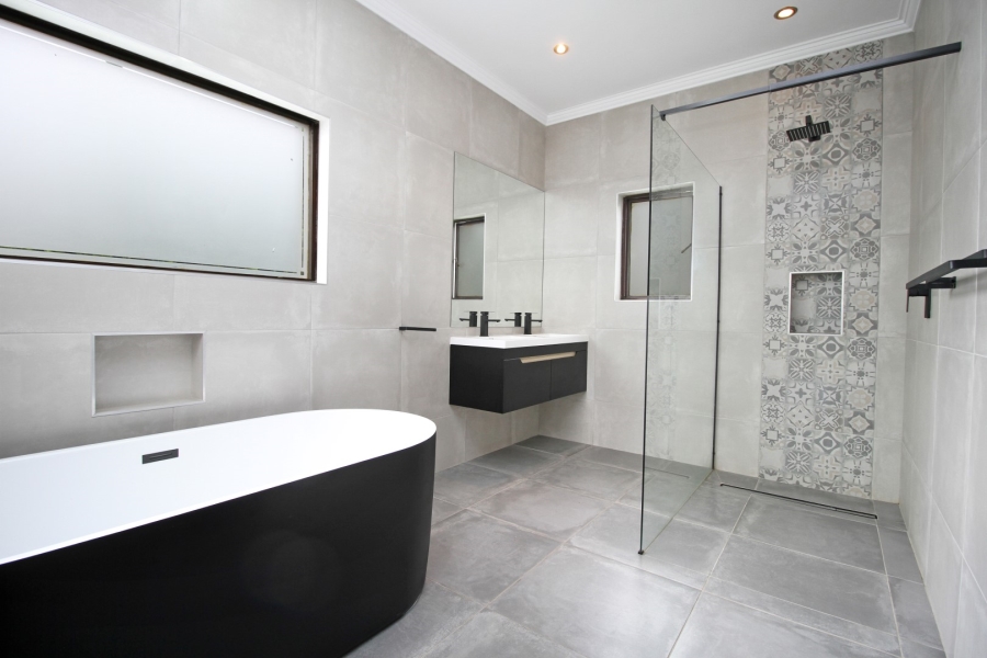 To Let 4 Bedroom Property for Rent in Beverley Gauteng