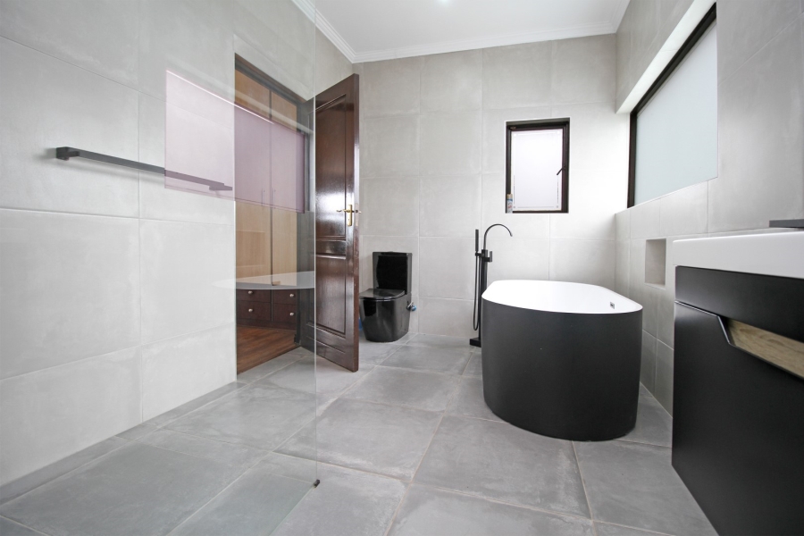 To Let 4 Bedroom Property for Rent in Beverley Gauteng