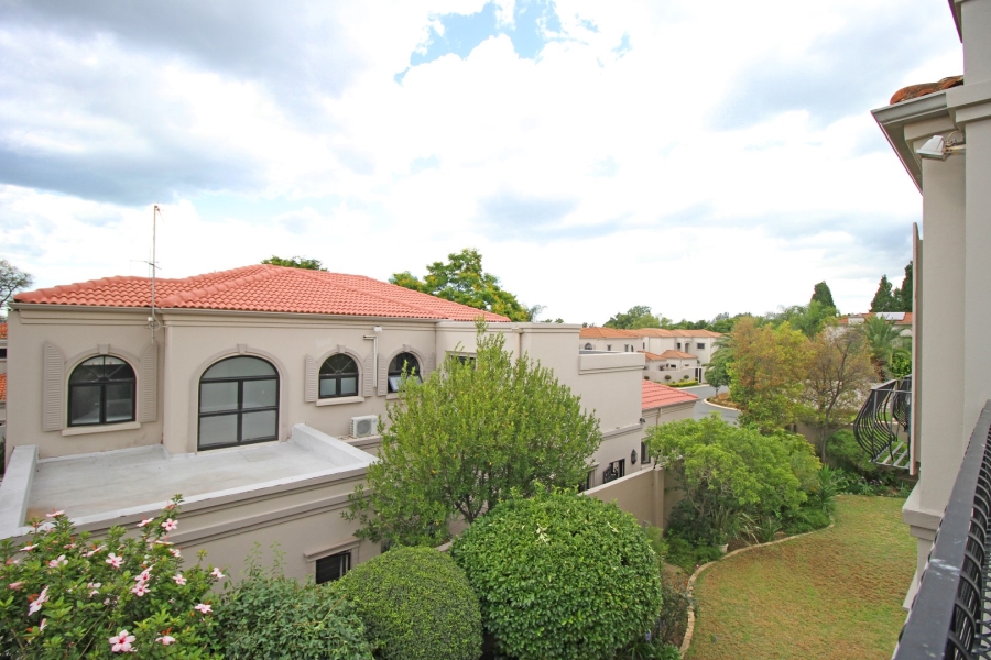 To Let 4 Bedroom Property for Rent in Beverley Gauteng