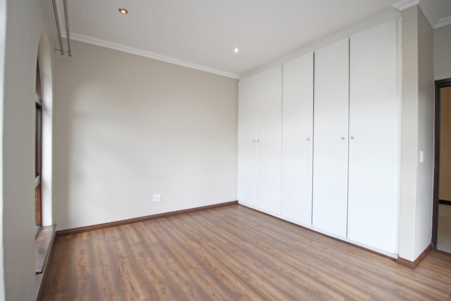 To Let 4 Bedroom Property for Rent in Beverley Gauteng