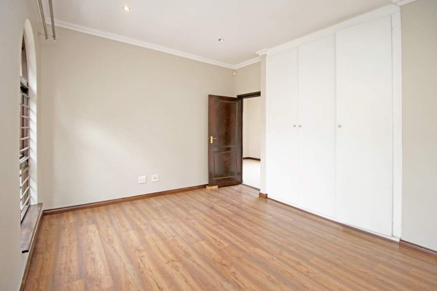 To Let 4 Bedroom Property for Rent in Beverley Gauteng