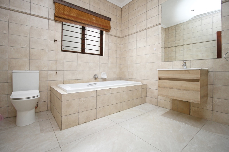 To Let 4 Bedroom Property for Rent in Beverley Gauteng