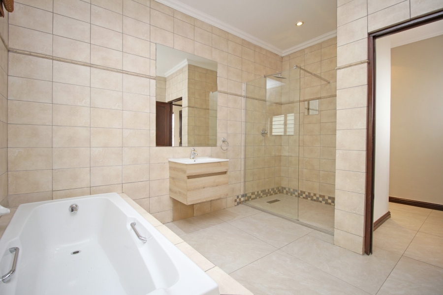 To Let 4 Bedroom Property for Rent in Beverley Gauteng