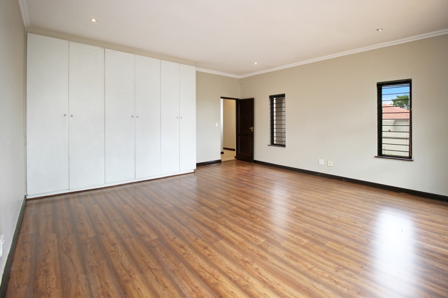 To Let 4 Bedroom Property for Rent in Beverley Gauteng