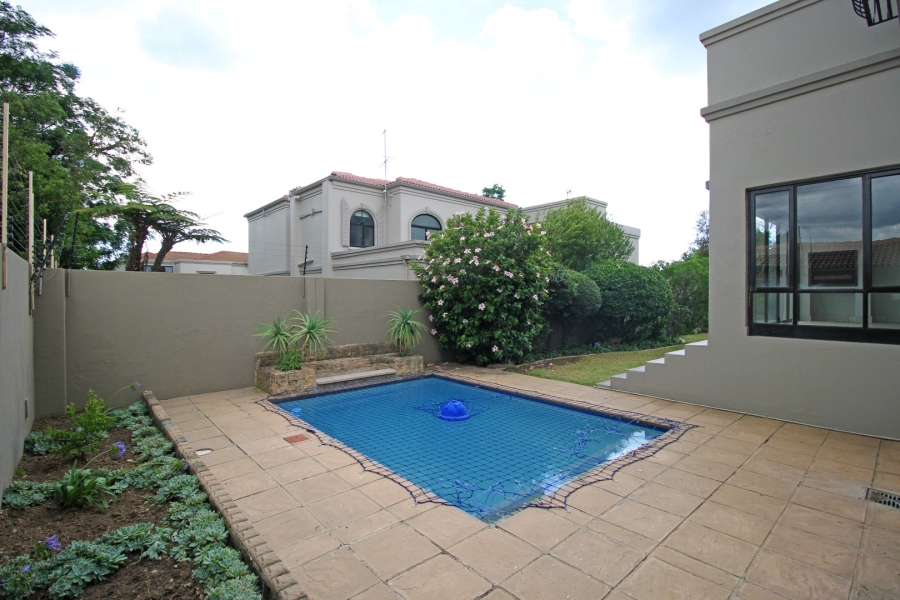 To Let 4 Bedroom Property for Rent in Beverley Gauteng