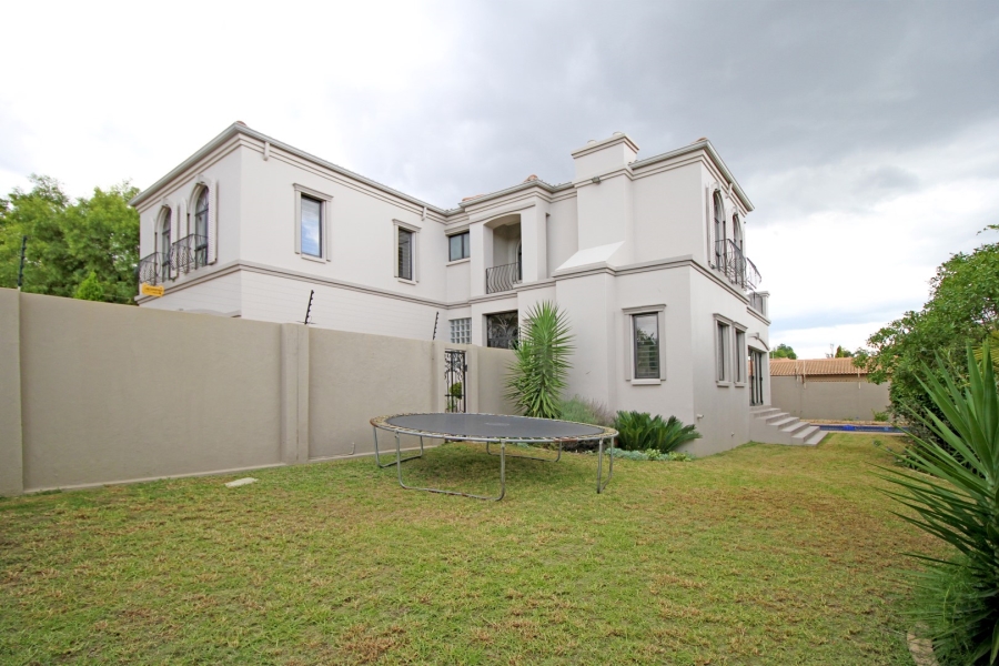 To Let 4 Bedroom Property for Rent in Beverley Gauteng