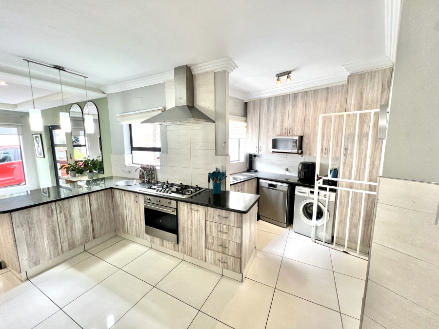 To Let 4 Bedroom Property for Rent in Rivonia Gauteng