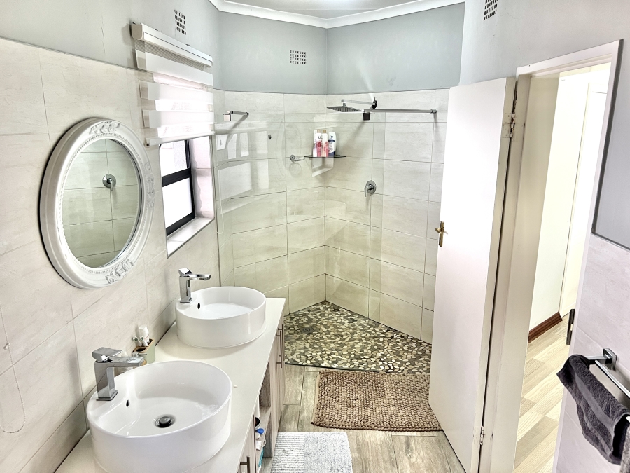 To Let 4 Bedroom Property for Rent in Rivonia Gauteng