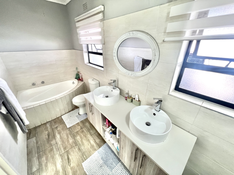 To Let 4 Bedroom Property for Rent in Rivonia Gauteng